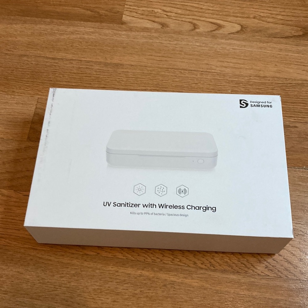UV Cell phone sanitizer with wireless charging.only used once!